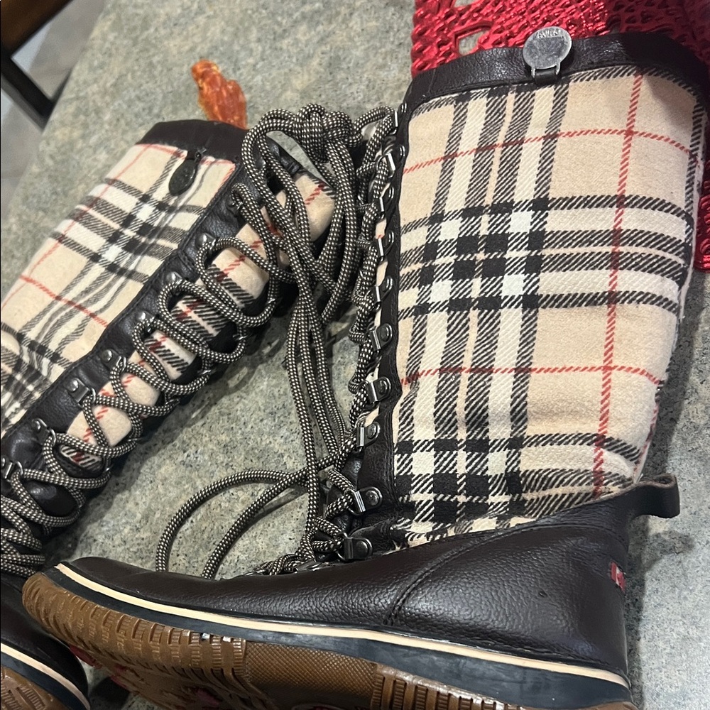 Plaid Lace-Up Boots